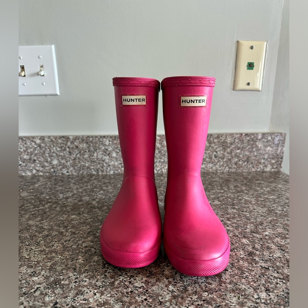 Pre loved girls hunter boots. Minimal wear since we live in California.